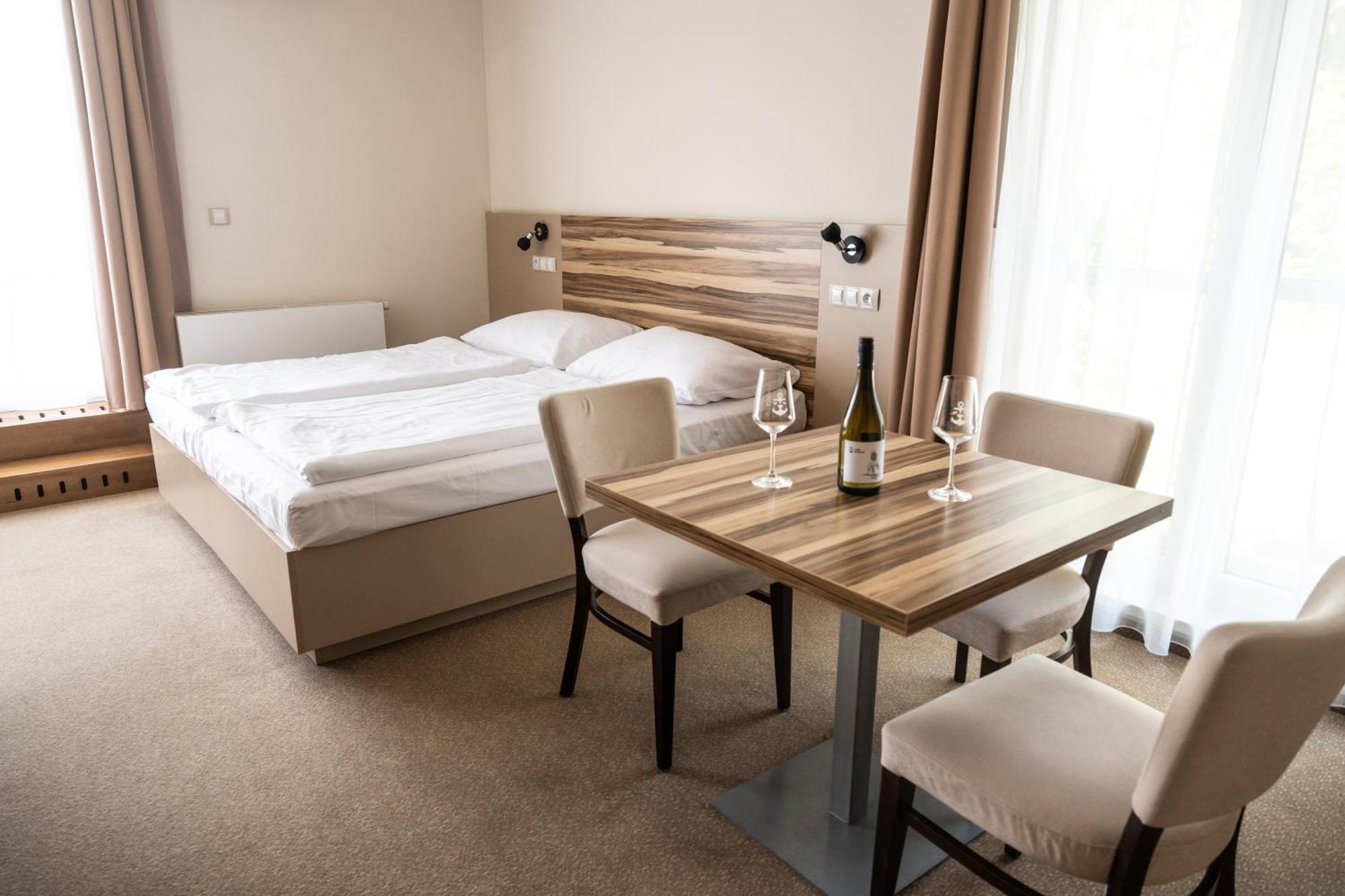 Hotel Moninec Sedlec-Prcice