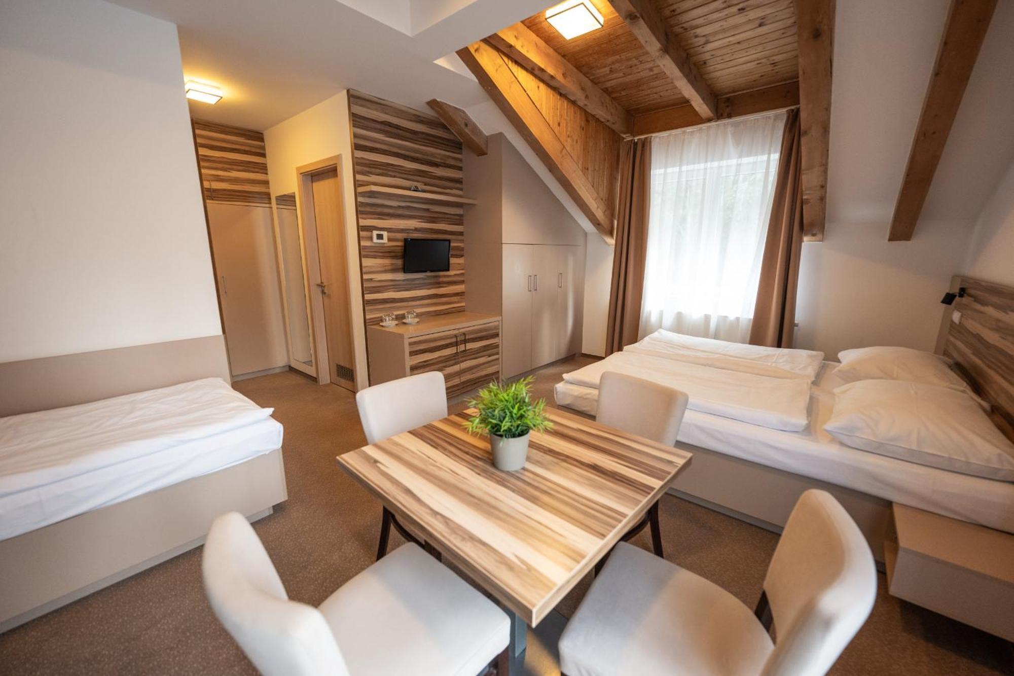 Moninec Hotel 3*